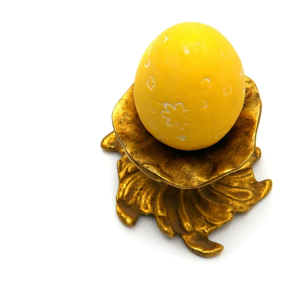 Bronz bir stand üzerine yumurta — Stok fotoğraf