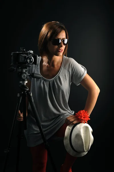 Kvinna med kamera — Stockfoto