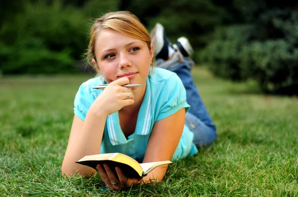 Student Reading — Stock Photo, Image