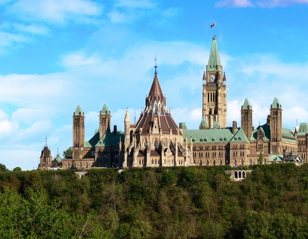 Ottawa openbare bibliotheek en het Parlement — Stockfoto