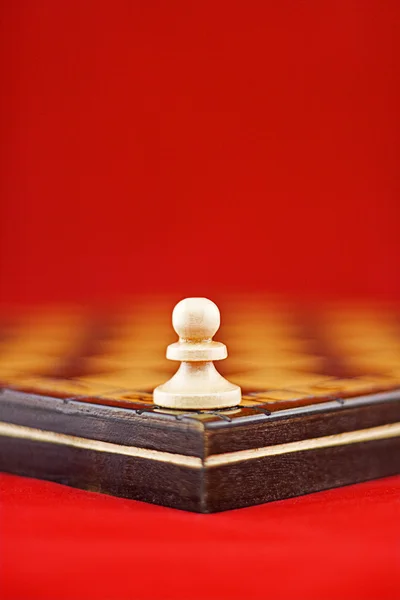 Lonely white pawn — Stock Photo, Image
