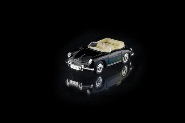 Miniaturowy czarny samochód — Zdjęcie stockowe