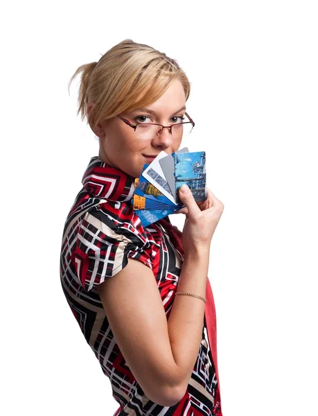 Joven linda mujer, la celebración de tarjetas de crédito — Foto de Stock