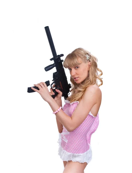 Junge sexy Frau mit einem Sturmgewehr — Stockfoto