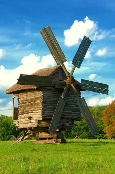 Παλιό παραδοσιακό windmil — Φωτογραφία Αρχείου