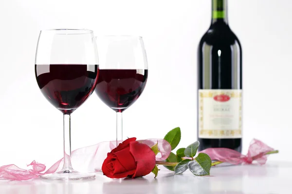Czerwone wino i róża — Zdjęcie stockowe