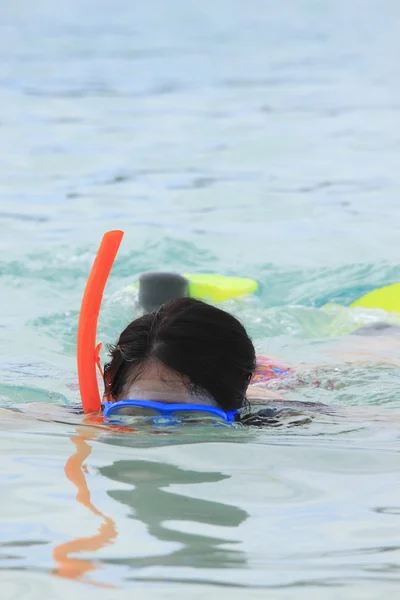 Femme plongée avec tuba Photos De Stock Libres De Droits