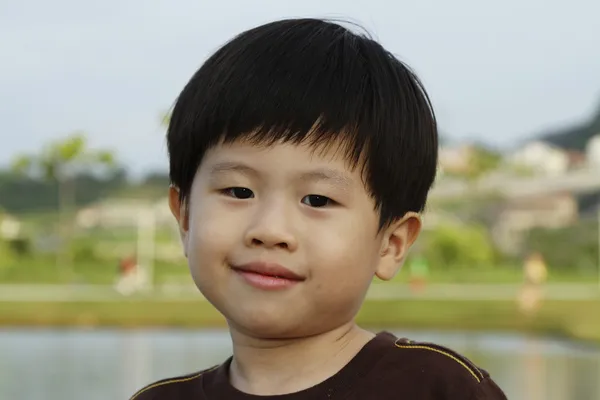 微笑的小男孩 — 图库照片