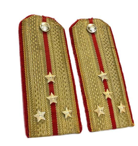 2 epaulets the captain's