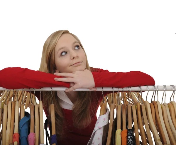 Tonårig flicka shopping för kläder — Stockfoto