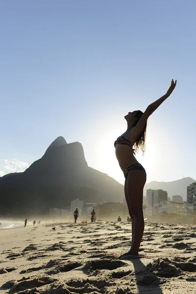 Frau am Strand, Rio de Janeiro — Stockfoto