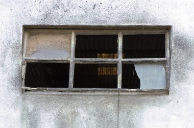 yaşlı pencere