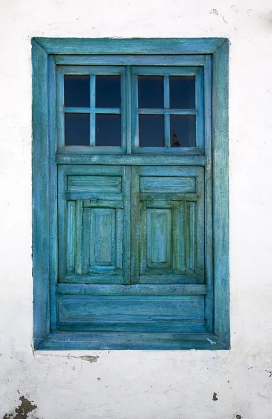 Mavi pencere — Stok fotoğraf