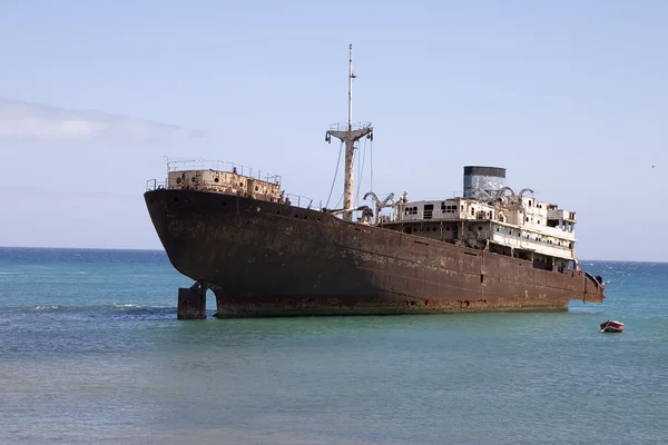 Wrecked ship in Lanzarote — Stock Photo, Image