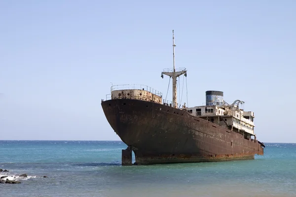 Wrecked ship in Lanzarote — Stock Photo, Image