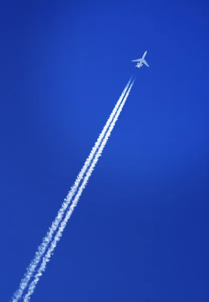 Flugzeuge am Himmel — Stockfoto