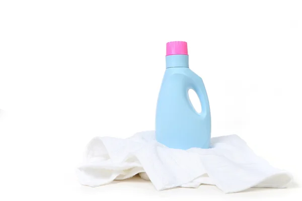 Detergente de lavanderia em cima de uma toalha — Fotografia de Stock