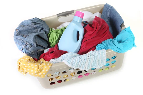 Špinavé prádlo v prádelním koši čekat — Stock fotografie