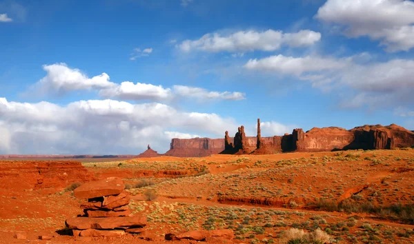 纪念碑的沙漠地区的景观 — 图库照片