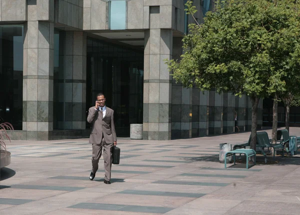 Businessman Walking Through Courtyard — Stock Photo, Image