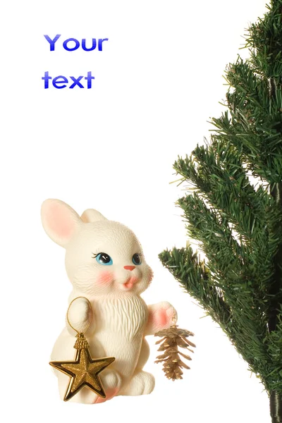 장난감 토끼와 크리스마스 트리 — 스톡 사진