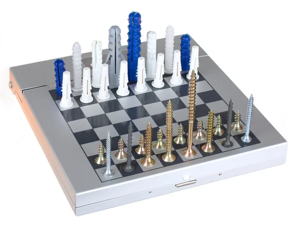 Buchas e parafusos em um tabuleiro de xadrez — Fotografia de Stock