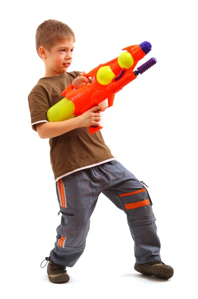 Su tabancası ile genç çocuk — Stok fotoğraf