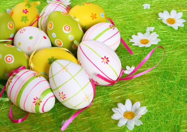 Huevos de Pascua coloridos pintados —  Fotos de Stock