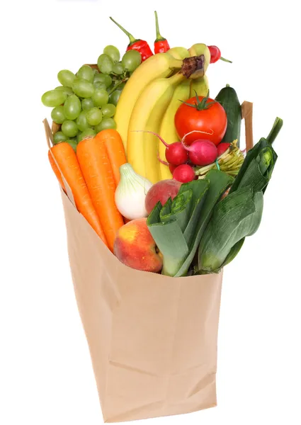 Egy élelmiszerbolt táskányi egészséges gyümölcsök — Stock Fotó