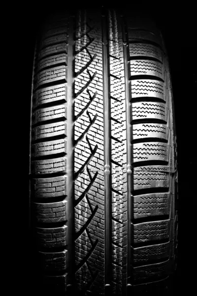Neumático de coche nuevo de cerca — Foto de Stock