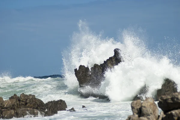 Grandes ondas a despenharem-se — Fotografia de Stock