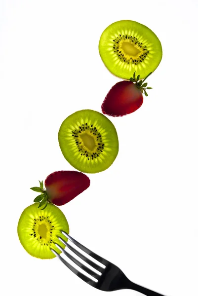 Frutos kiwi y fresas con tenedor —  Fotos de Stock
