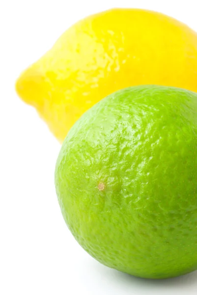 Fresco lime verde e limone isolato — Foto Stock