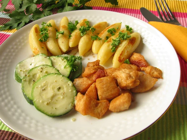 Patates makarna abartı ile — Stok fotoğraf