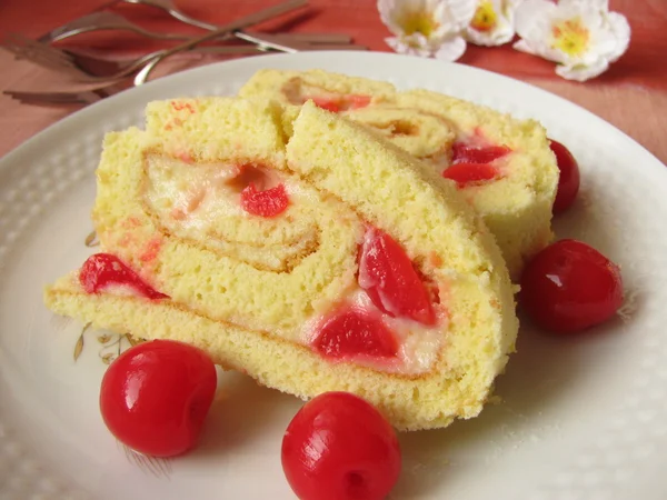 Sponge cake with cherries — Stock Photo, Image