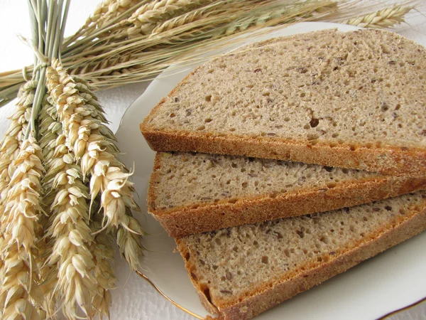 Zelfgebakken brood mengen — Stockfoto