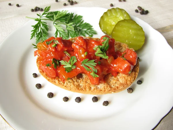 Crostino with beef salad — Stock Photo, Image