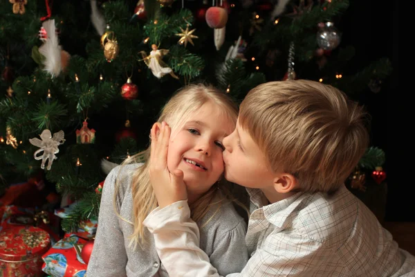 Beso de Navidad — Foto de Stock
