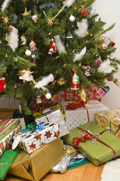 Baum und Geschenke — Stockfoto