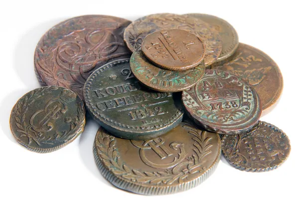 Kupie stare monety miedziane — Zdjęcie stockowe