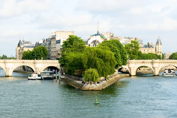 Przytoczyć wyspa, a most neuf widok. Paryż — Zdjęcie stockowe