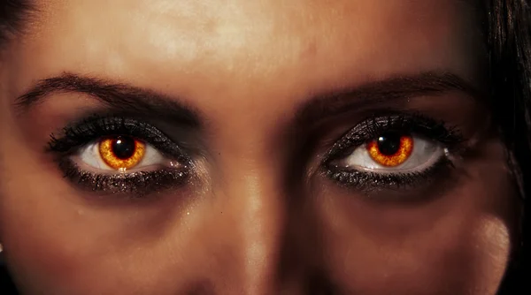 Olhos ardentes — Fotografia de Stock