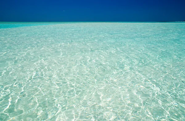 Açık mavi okyanus suyu — Stok fotoğraf