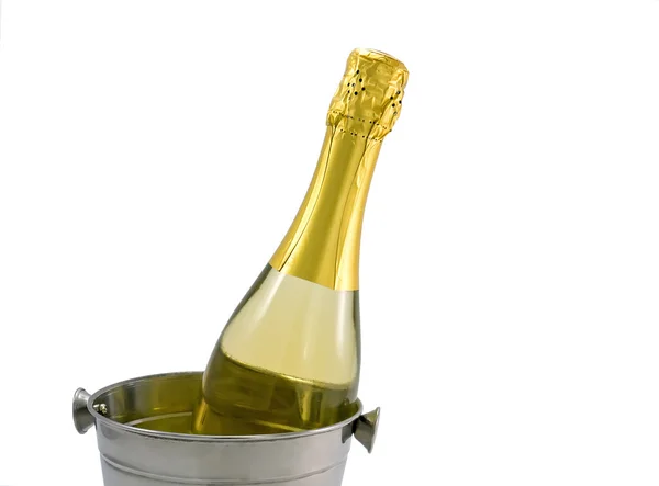 Бутылка шампанского в ведре — стоковое фото