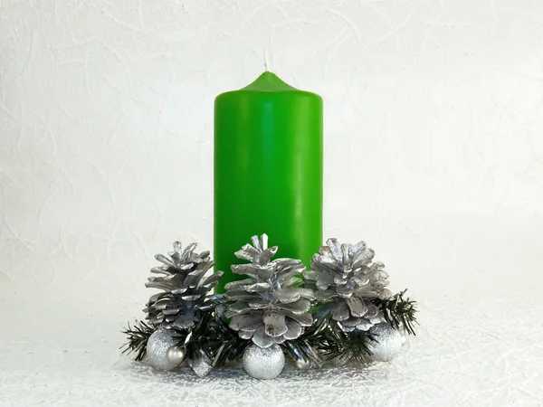 Weihnachtsgrüne Kerze — Stockfoto