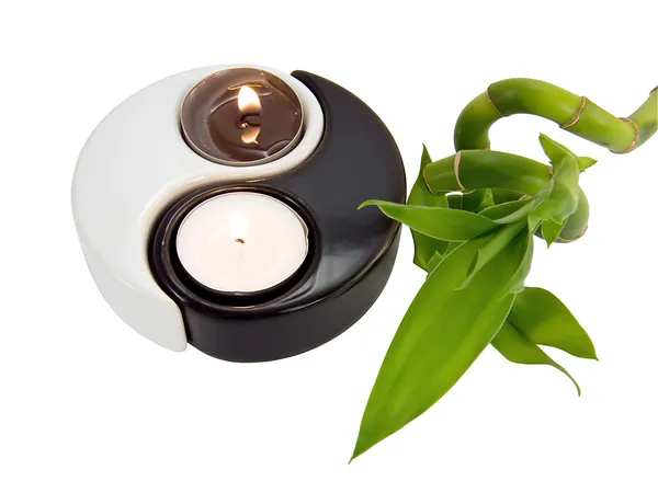 Castiçal yin-yang, velas e bambu — Fotografia de Stock