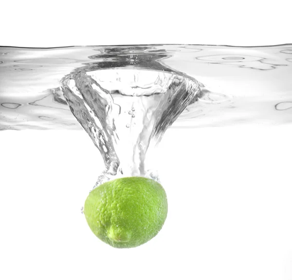 Lime falling into water — Stock Photo, Image