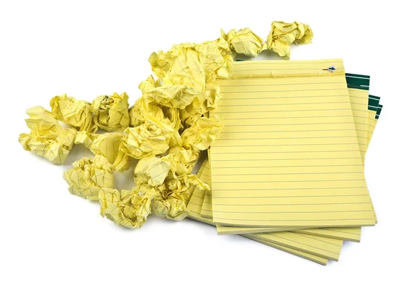 Papieren notitieblokken en verfrommeld papier — Stockfoto