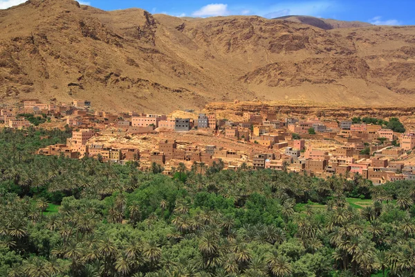 Dorp tussen Marokkaanse heuvels — Stockfoto