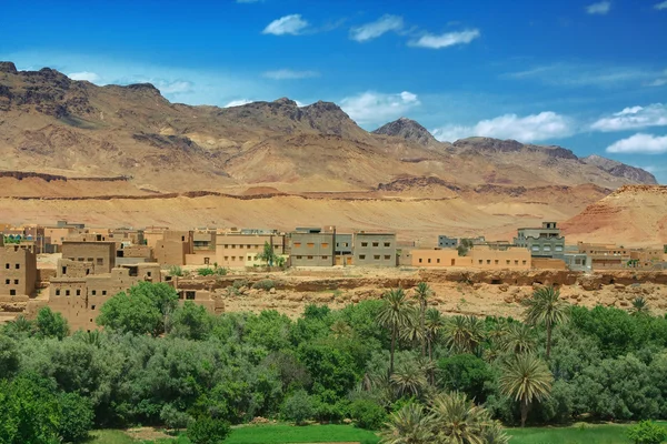 Χωριό ανάμεσα στους λόφους του Μαρόκου — Φωτογραφία Αρχείου